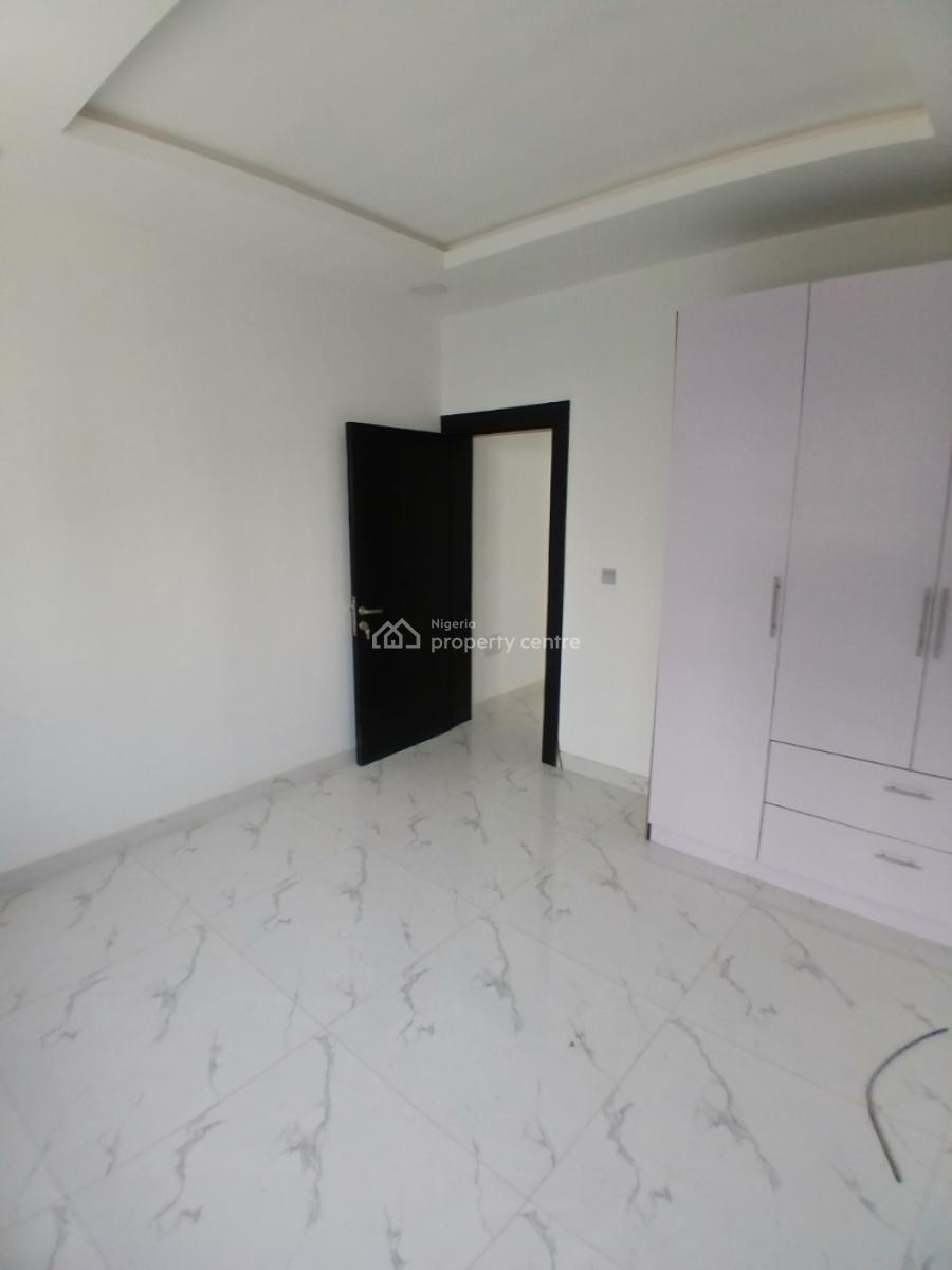 Well-finished and Serviced 2 Bedroom En-suite Flat with an Enclosed Fi, Lekki Phase 1, Lekki, Lagos, Flat / Apartment for Sale