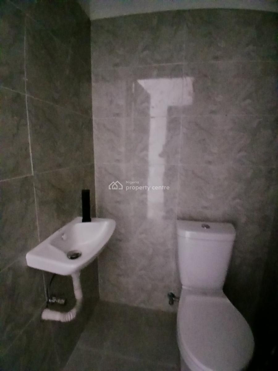 Well-finished and Serviced 2 Bedroom En-suite Flat with an Enclosed Fi, Lekki Phase 1, Lekki, Lagos, Flat / Apartment for Sale