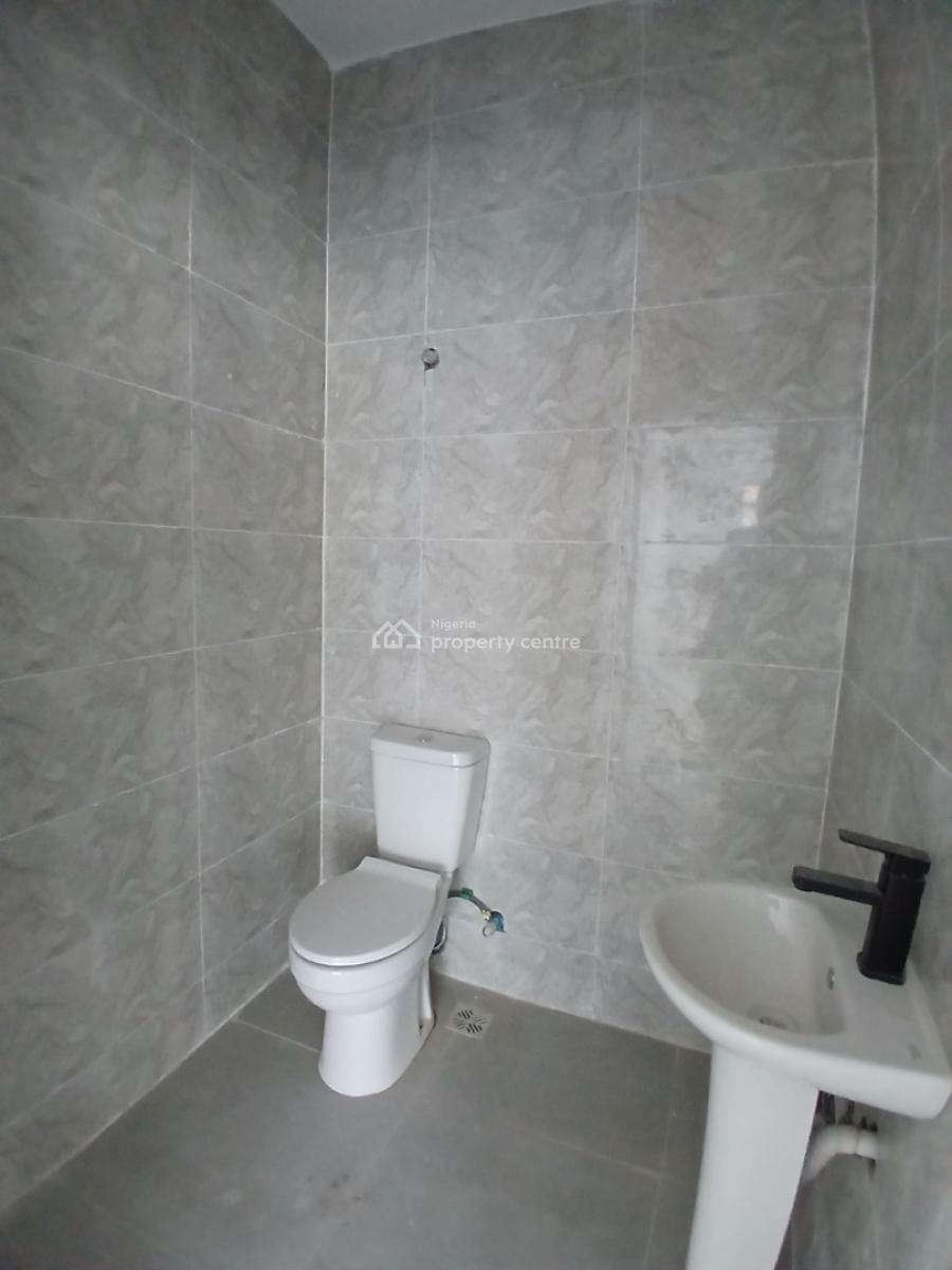 Well-finished and Serviced 3 Bedroom En-suite Flat with an Enclosed Fi, Lekki Phase 1, Lekki, Lagos, Flat / Apartment for Sale