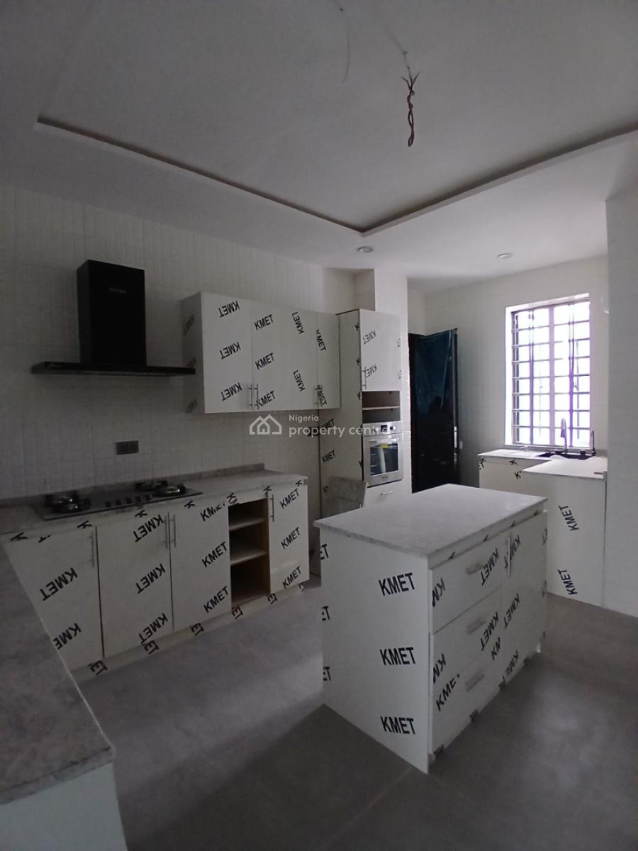 Well-finished and Serviced 3 Bedroom En-suite Flat with an Enclosed Fi, Lekki Phase 1, Lekki, Lagos, Flat / Apartment for Sale