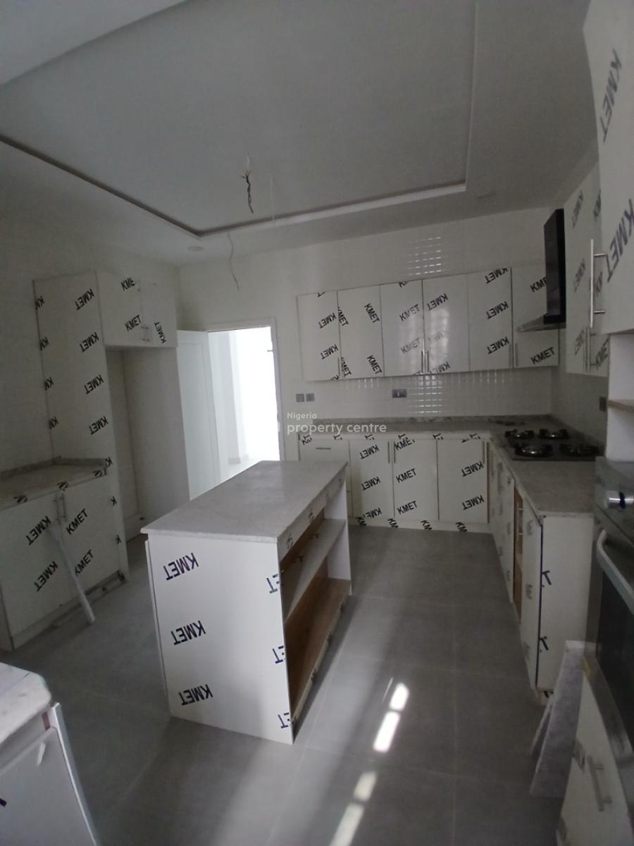 Well-finished and Serviced 3 Bedroom En-suite Flat with an Enclosed Fi, Lekki Phase 1, Lekki, Lagos, Flat / Apartment for Sale