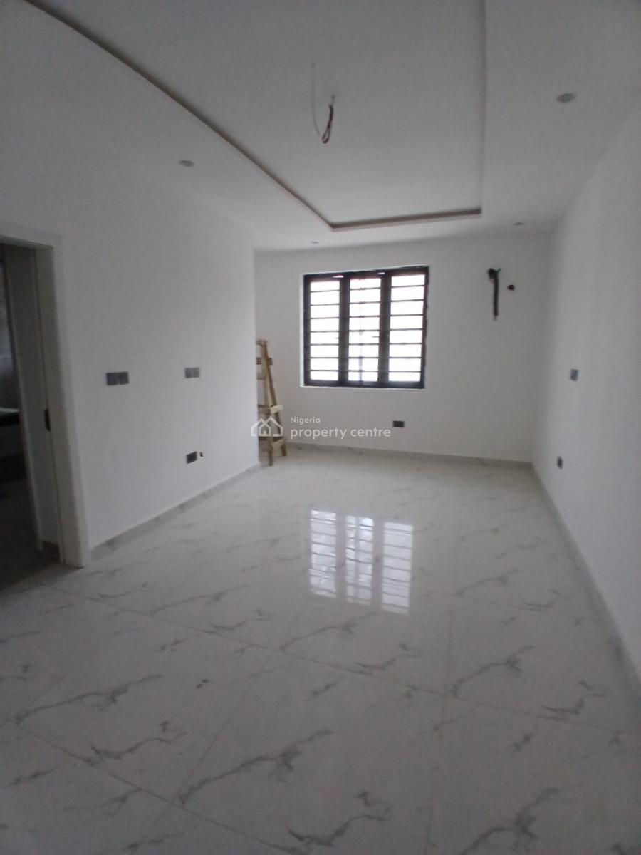 Well-finished and Serviced 3 Bedroom En-suite Flat with an Enclosed Fi, Lekki Phase 1, Lekki, Lagos, Flat / Apartment for Sale