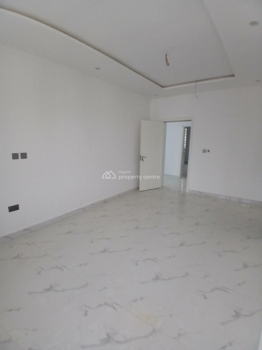 Well-finished and Serviced 3 Bedroom En-suite Flat with an Enclosed Fi, Lekki Phase 1, Lekki, Lagos, Flat / Apartment for Sale