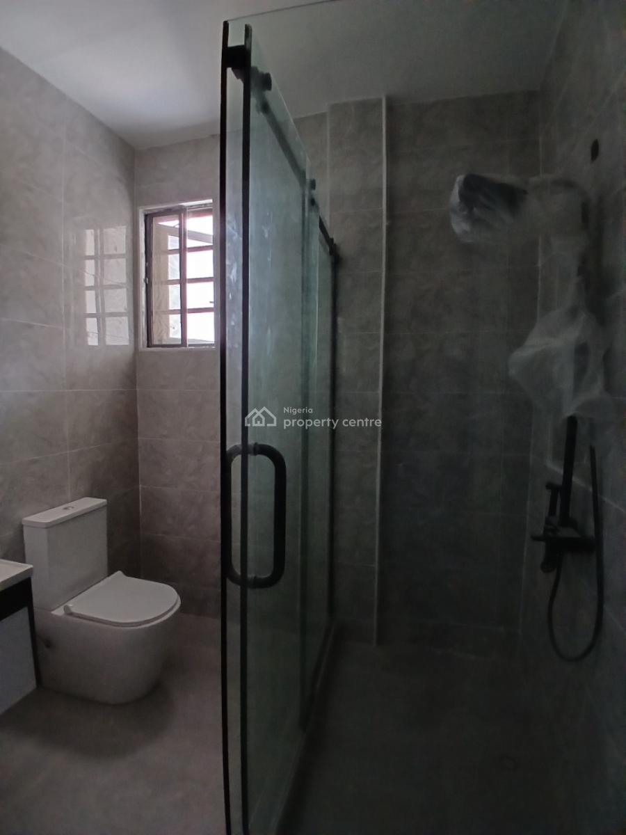 Well-finished and Serviced 3 Bedroom En-suite Flat with an Enclosed Fi, Lekki Phase 1, Lekki, Lagos, Flat / Apartment for Sale