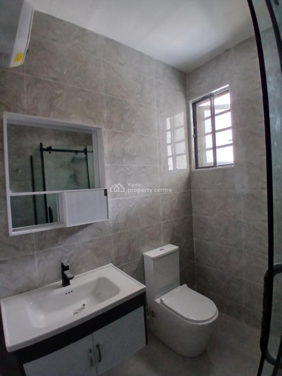 Well-finished and Serviced 3 Bedroom En-suite Flat with an Enclosed Fi, Lekki Phase 1, Lekki, Lagos, Flat / Apartment for Sale