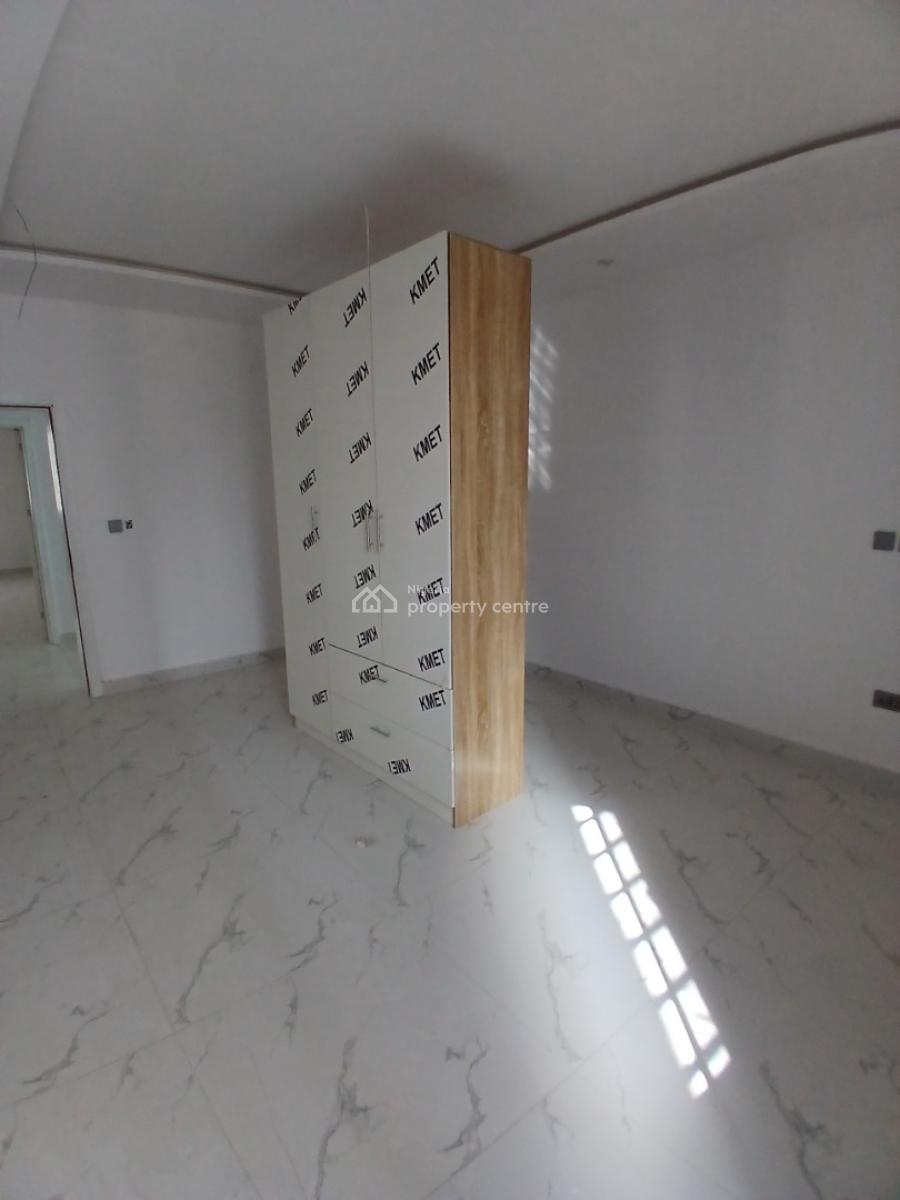 Well-finished and Serviced 3 Bedroom En-suite Flat with an Enclosed Fi, Lekki Phase 1, Lekki, Lagos, Flat / Apartment for Sale