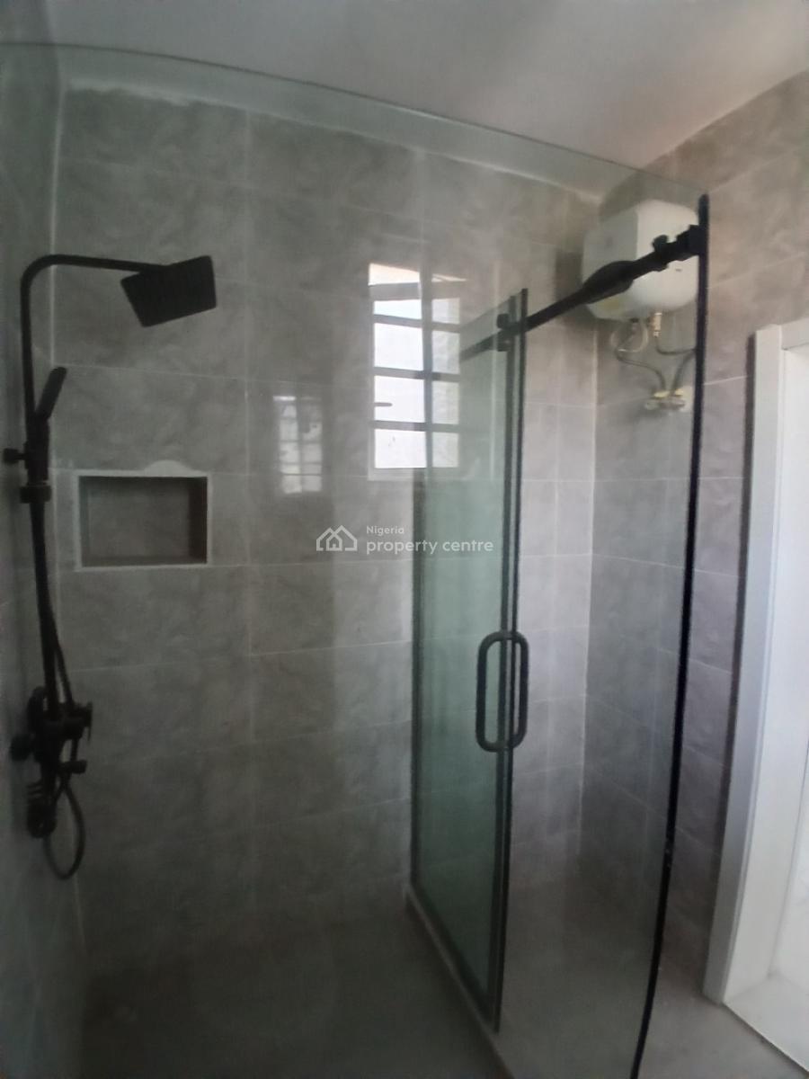Well-finished and Serviced 3 Bedroom En-suite Flat with an Enclosed Fi, Lekki Phase 1, Lekki, Lagos, Flat / Apartment for Sale