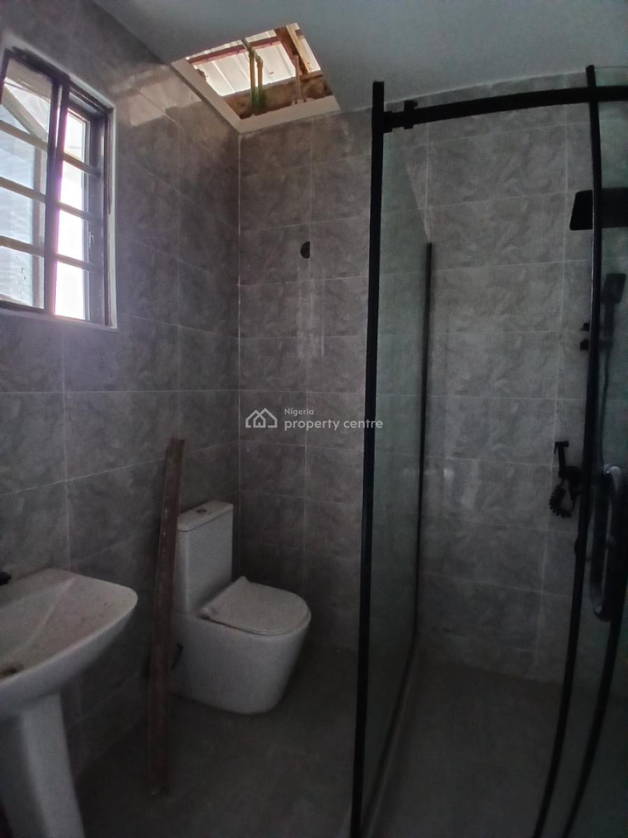 Well-finished and Serviced 3 Bedroom En-suite Flat with an Enclosed Fi, Lekki Phase 1, Lekki, Lagos, Flat / Apartment for Sale