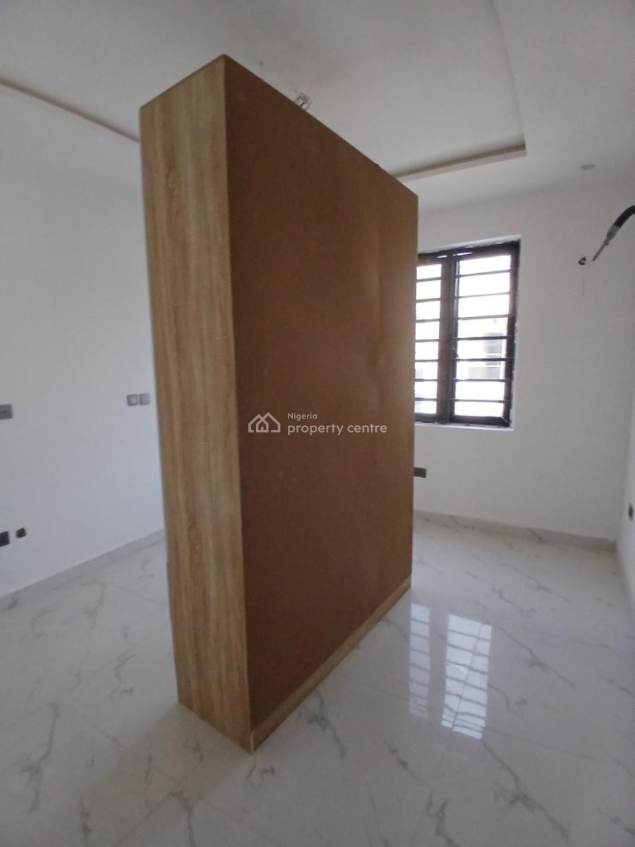 Well-finished and Serviced 3 Bedroom En-suite Flat with an Enclosed Fi, Lekki Phase 1, Lekki, Lagos, Flat / Apartment for Sale