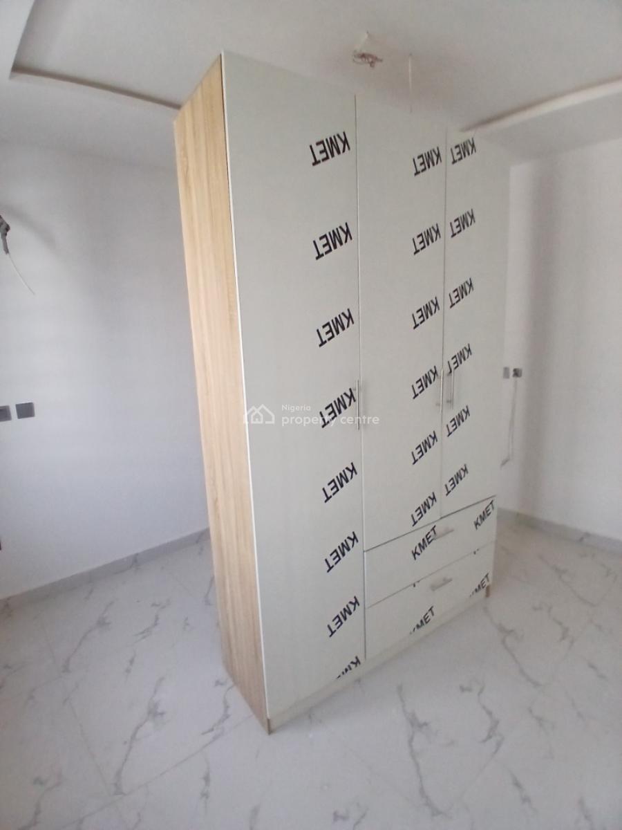 Well-finished and Serviced 3 Bedroom En-suite Flat with an Enclosed Fi, Lekki Phase 1, Lekki, Lagos, Flat / Apartment for Sale