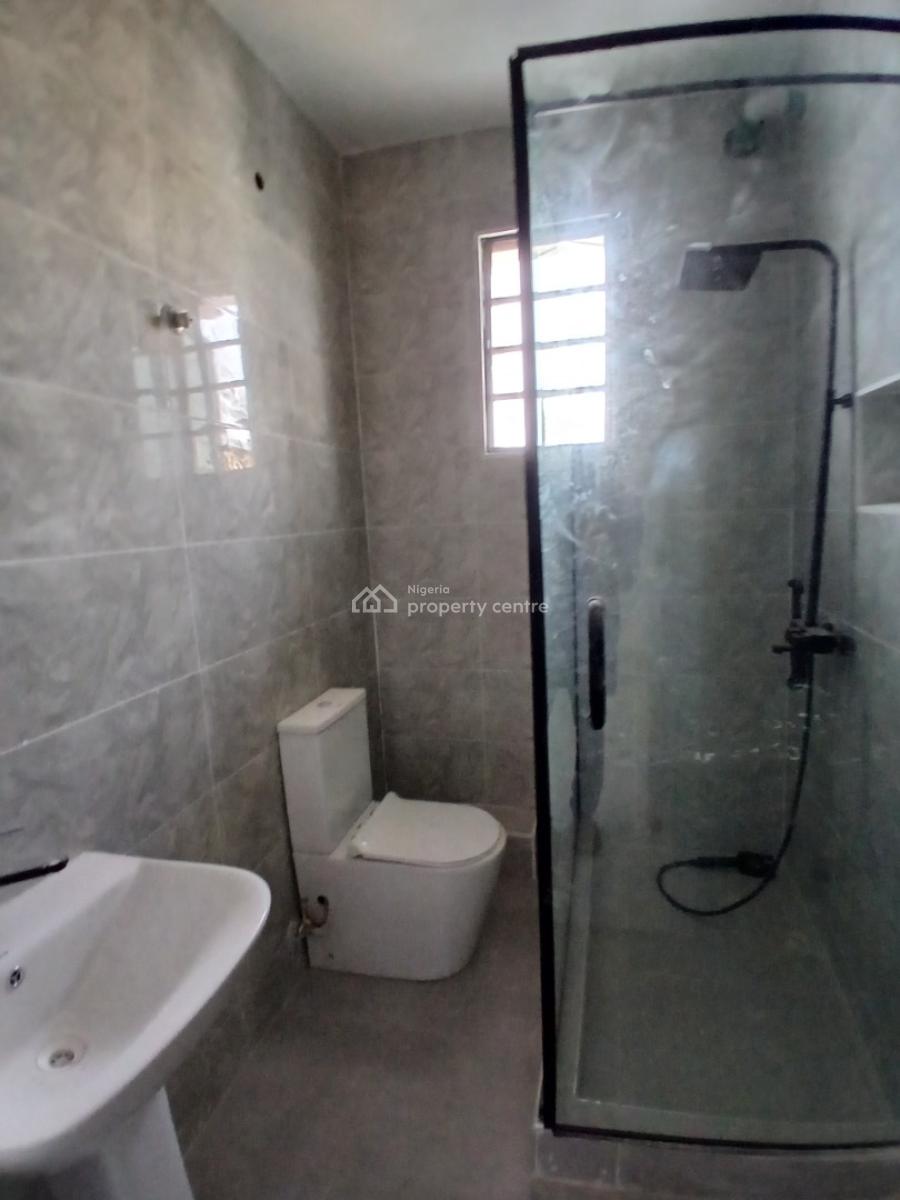 Well-finished and Serviced 3 Bedroom En-suite Flat with an Enclosed Fi, Lekki Phase 1, Lekki, Lagos, Flat / Apartment for Sale