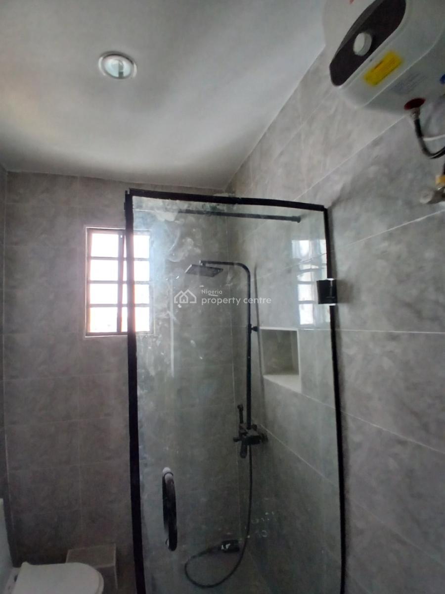 Well-finished and Serviced 3 Bedroom En-suite Flat with an Enclosed Fi, Lekki Phase 1, Lekki, Lagos, Flat / Apartment for Sale