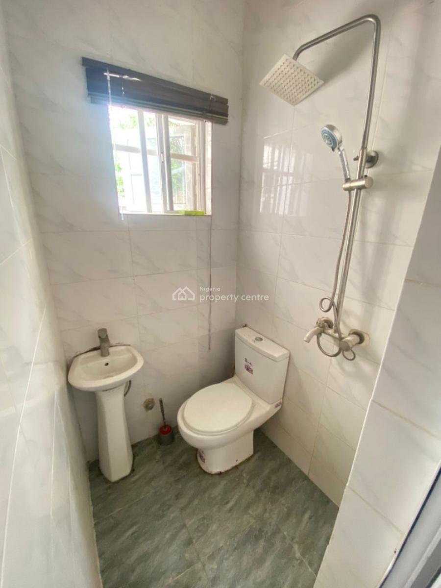 Lovely and Well Maintained 2 Bedroom Apartment, Behind Lbs, Olokonla, Ajah, Lagos, Flat / Apartment for Rent