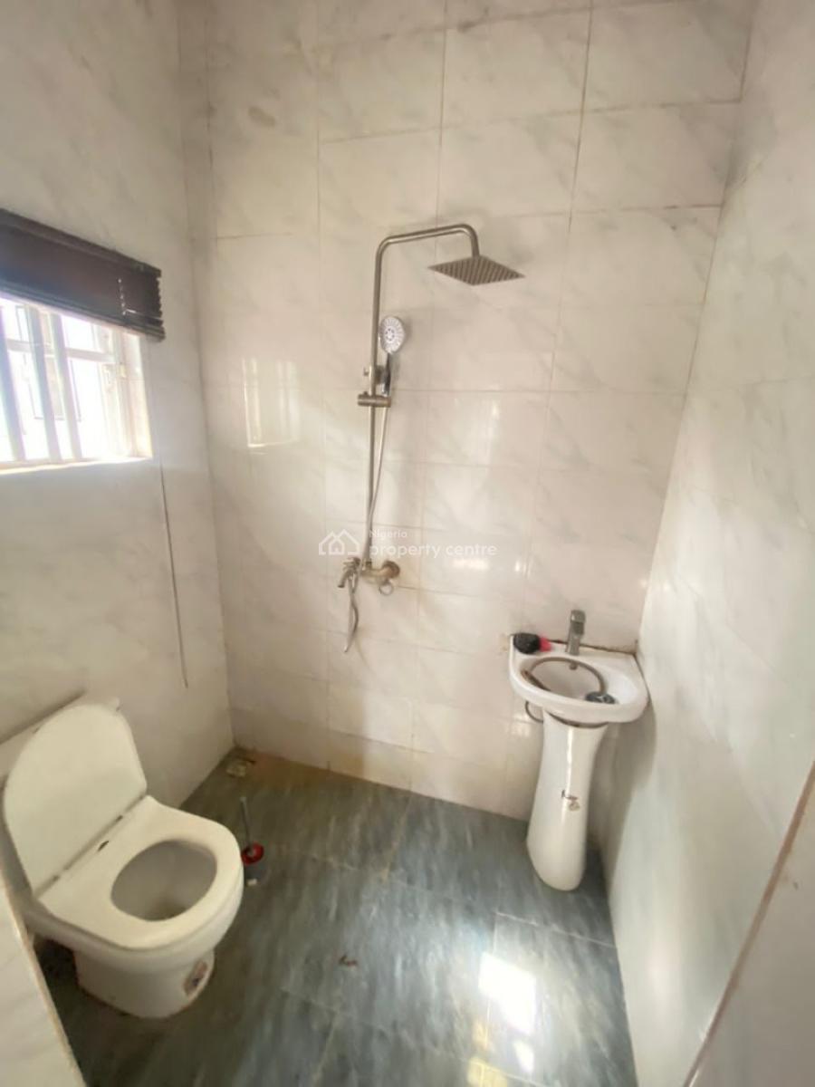 Lovely and Well Maintained 2 Bedroom Apartment, Behind Lbs, Olokonla, Ajah, Lagos, Flat / Apartment for Rent