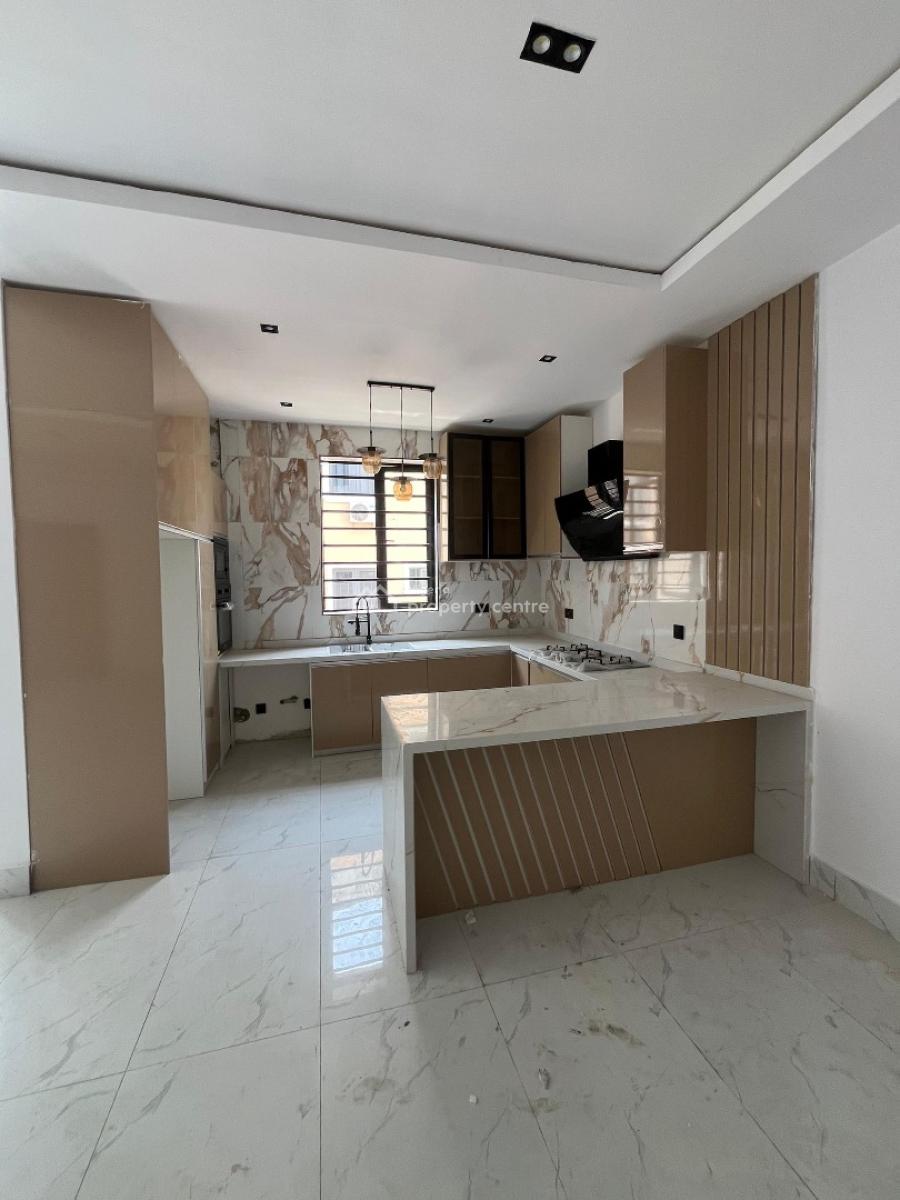 Well Built 2 Bedroom Apartment, Lekki Phase 1, Lekki, Lagos, Block of Flats for Sale