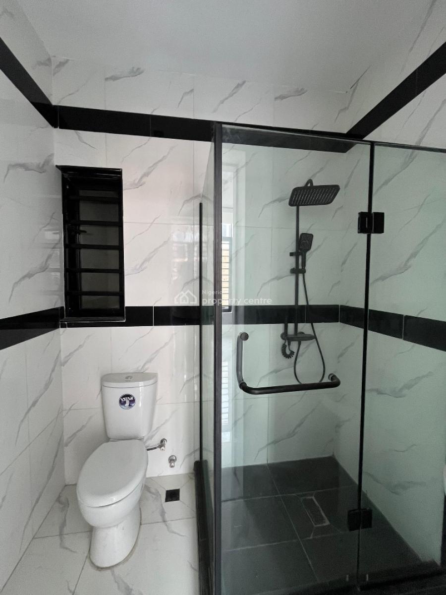 Well Built 2 Bedroom Apartment, Lekki Phase 1, Lekki, Lagos, Block of Flats for Sale