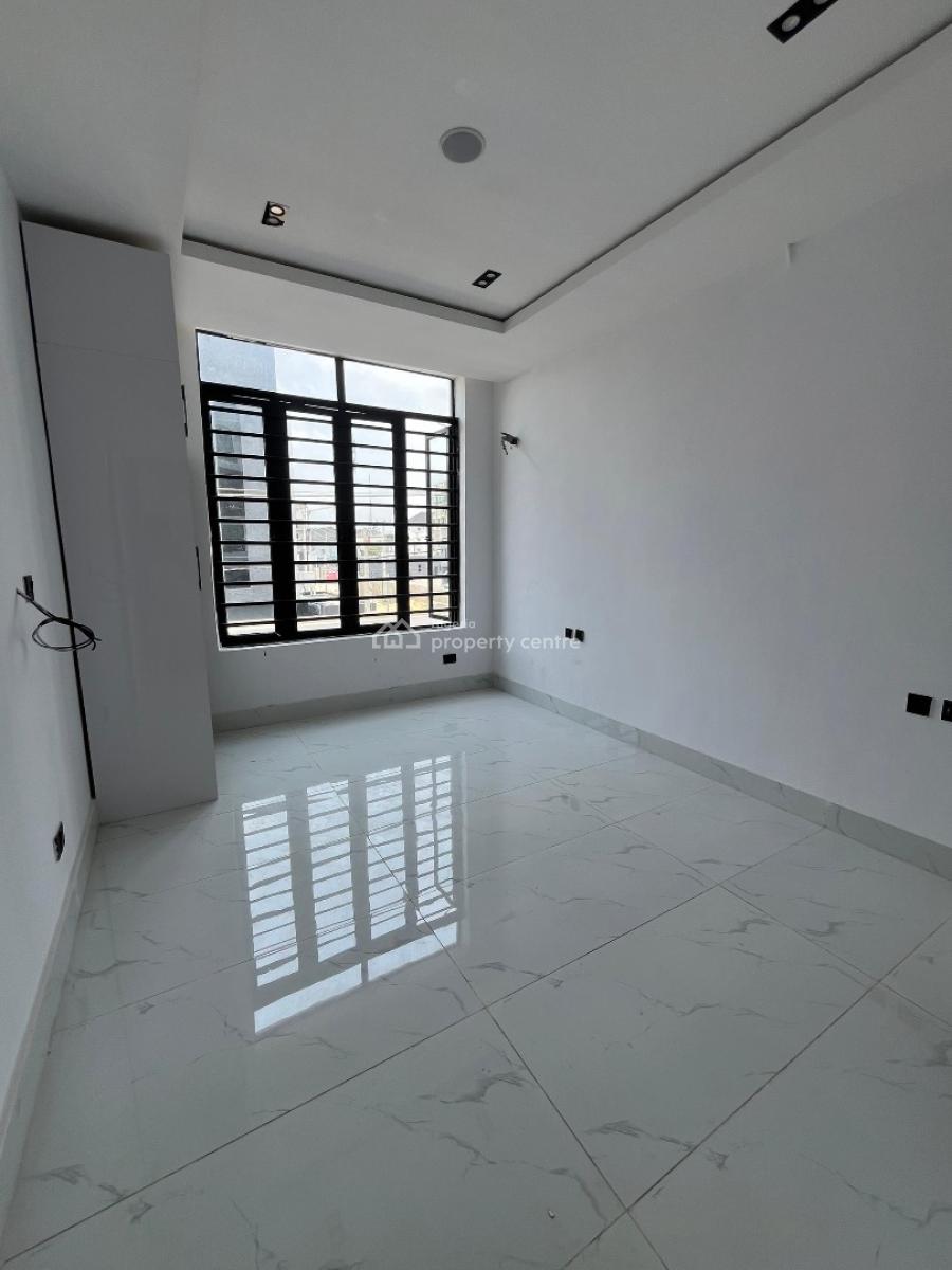 Well Built 2 Bedroom Apartment, Lekki Phase 1, Lekki, Lagos, Block of Flats for Sale