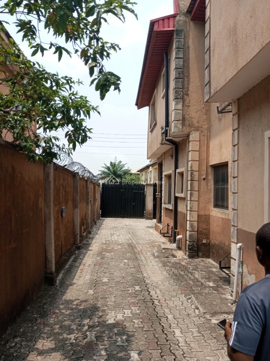 Very Spacious 3bed Flat Upstairs in a Secured Estate, Badore, Ajah, Lagos, Flat / Apartment for Rent