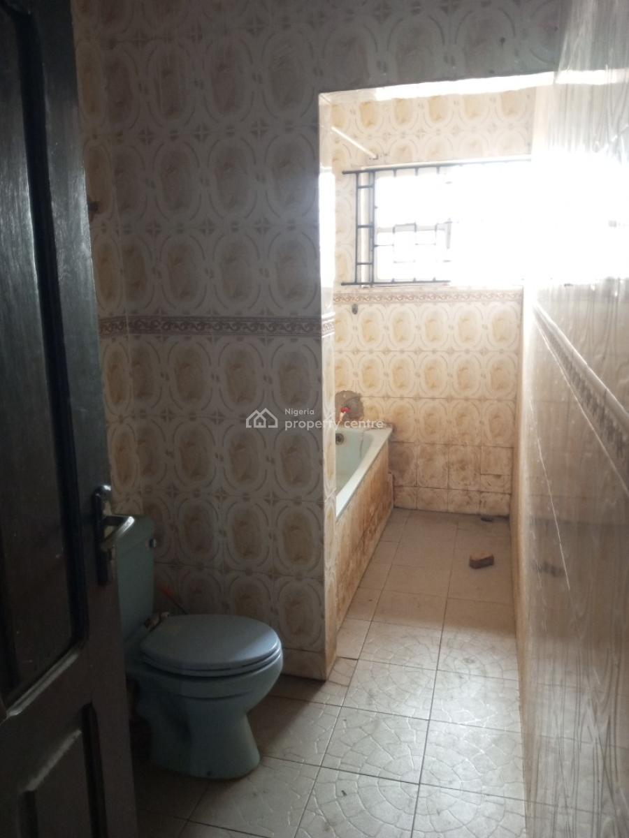 Very Spacious 3bed Flat Upstairs in a Secured Estate, Badore, Ajah, Lagos, Flat / Apartment for Rent