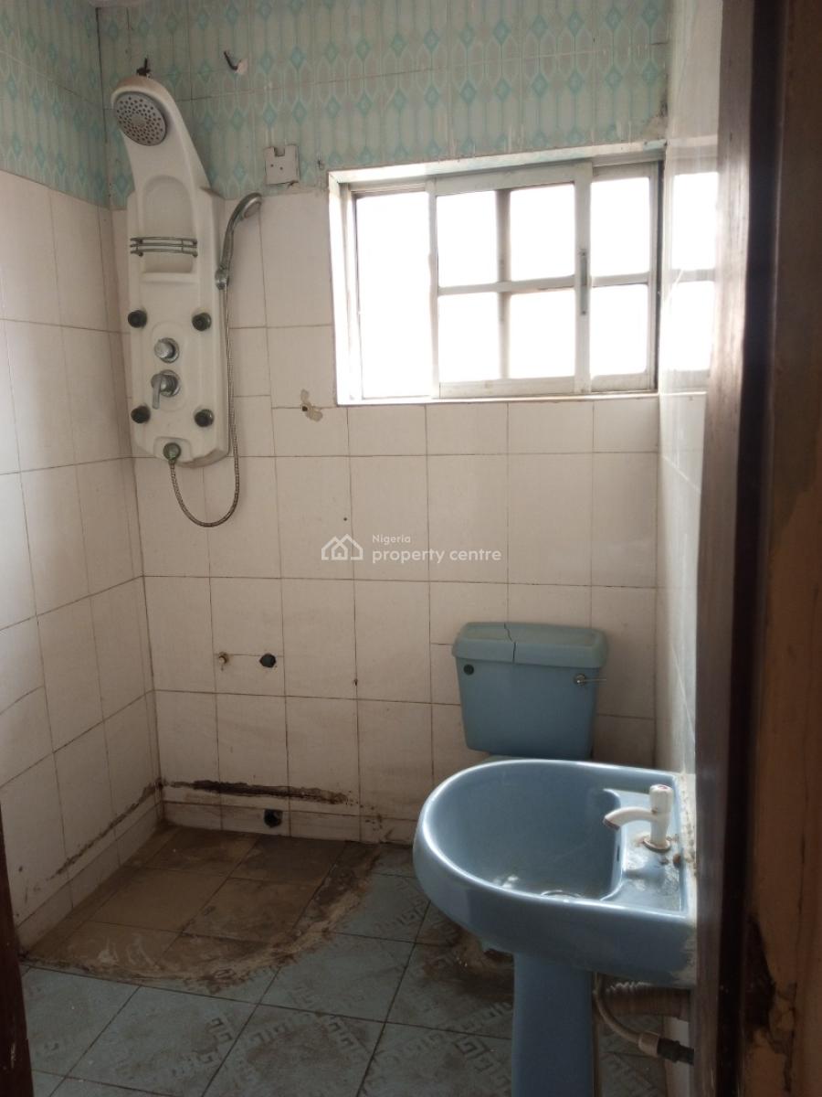Very Spacious 3bed Flat Upstairs in a Secured Estate, Badore, Ajah, Lagos, Flat / Apartment for Rent