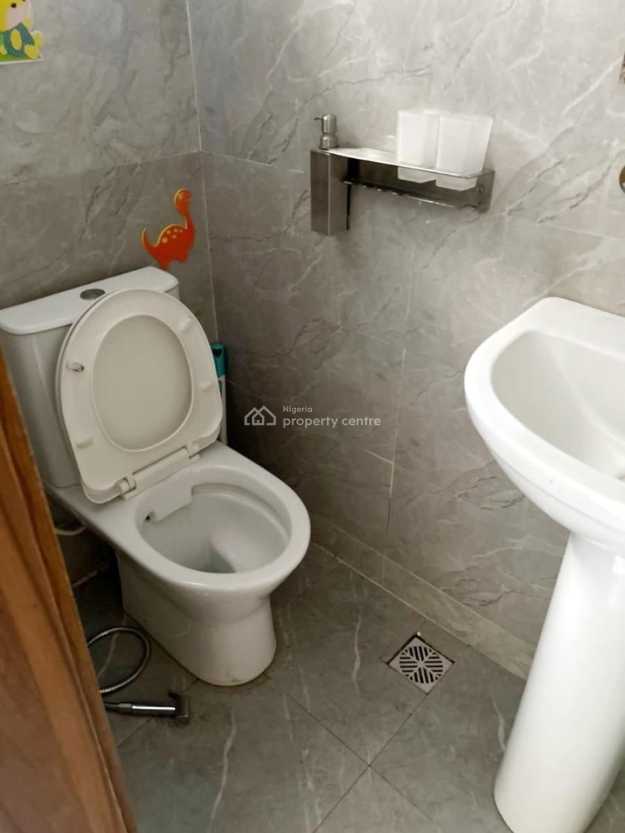 Luxury 3 Bedroom Flat, Gra Phase 2, Magodo, Lagos, Flat / Apartment for Rent