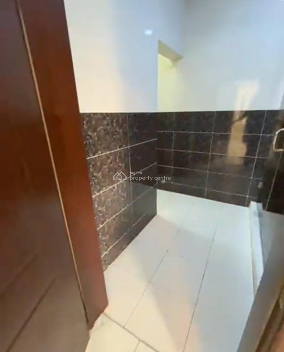 Large and Spacious Masters Bedroom Inside a Shared Duplex, Coleman Nwafor Estate Orchid Road, Lekki, Lagos, Self Contain (single Rooms) for Rent