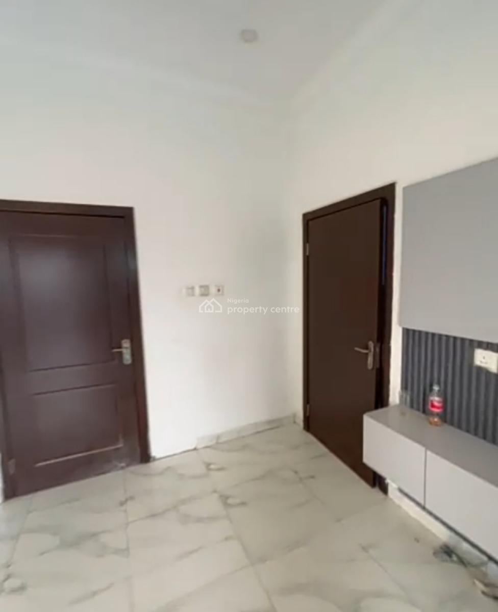 Large and Spacious Masters Bedroom Inside a Shared Duplex, Coleman Nwafor Estate Orchid Road, Lekki, Lagos, Self Contain (single Rooms) for Rent