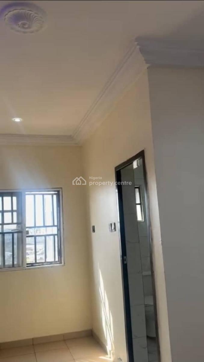 Lovely 3 Bedrooms Flat, Obalodu Off Olojudo Via Adeshina Ijesha, Surulere, Lagos, Flat / Apartment for Rent