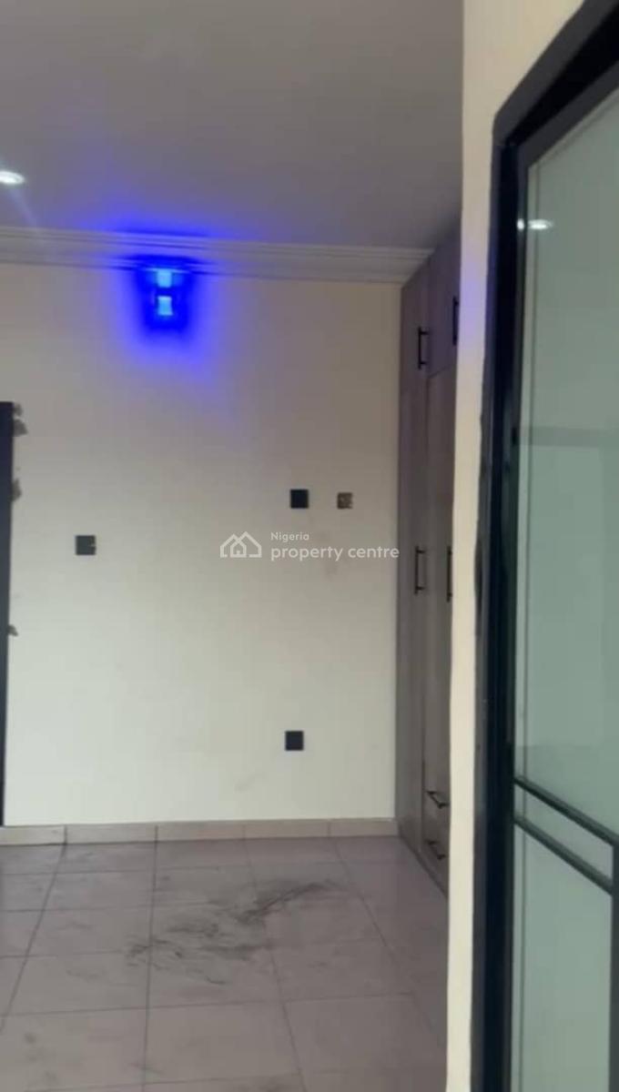 Lovely 3 Bedrooms Flat, Obalodu Off Olojudo Via Adeshina Ijesha, Surulere, Lagos, Flat / Apartment for Rent