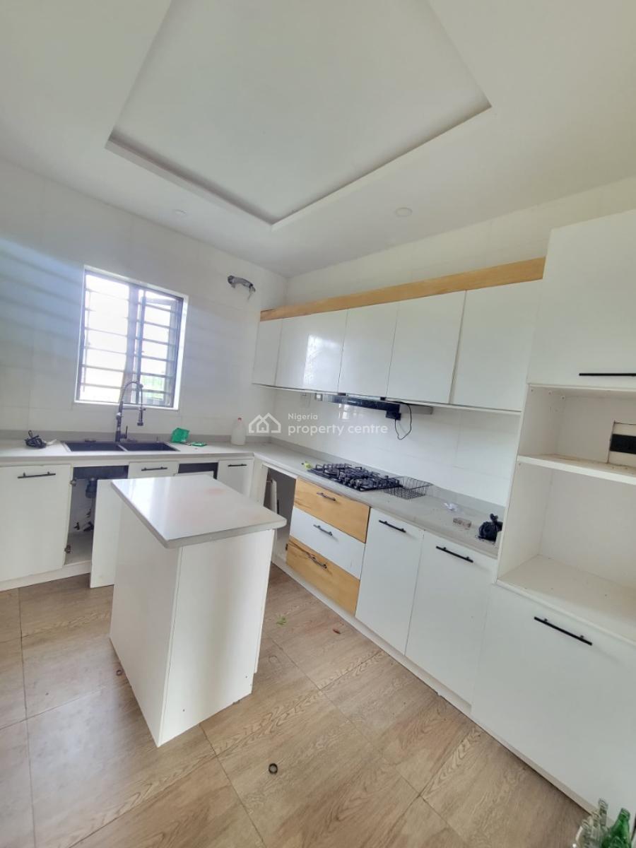 Luxury Standard Ensuit 3 Bedroom Apt Upstairs, Badore, Ajah, Lagos, Flat / Apartment for Rent