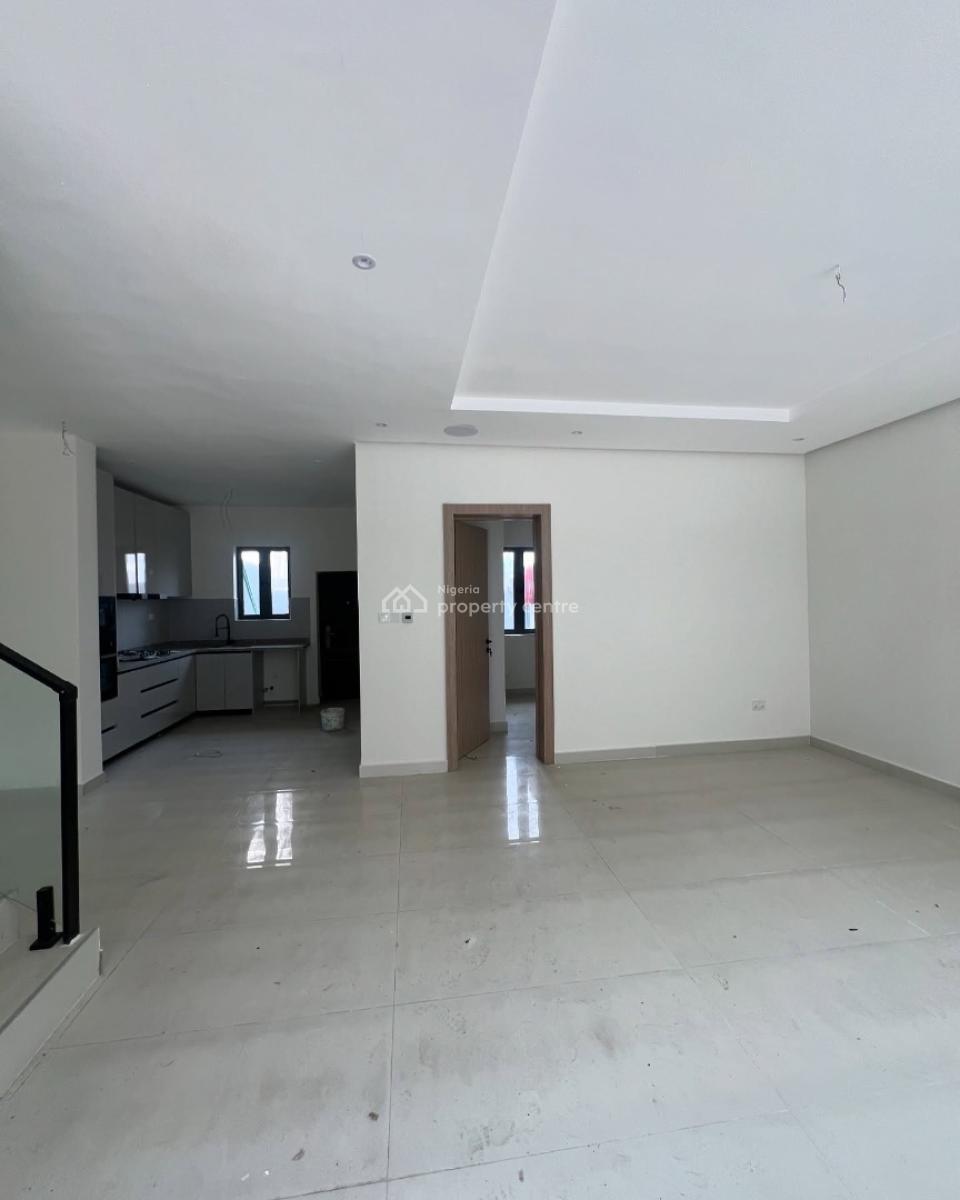 Spacious 4 Bedroom Terrace Duplex with En-suite Rooms, New Road, Lekki, Lagos, Terraced Duplex for Rent