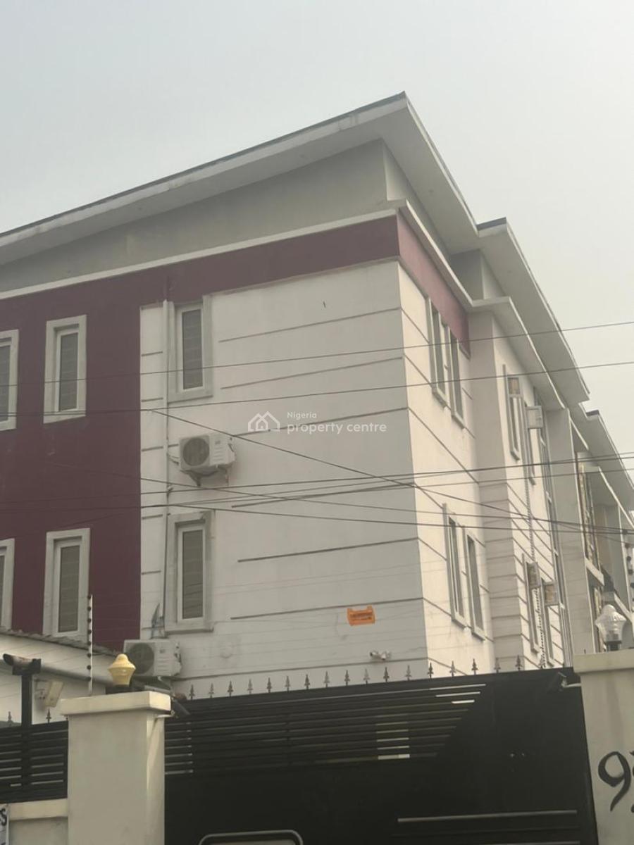 4 Unit 2 Bedroom and 2 Unit of 1 Bedroom Apartments, Lekki Phase 1, Lekki, Lagos, Flat / Apartment for Sale