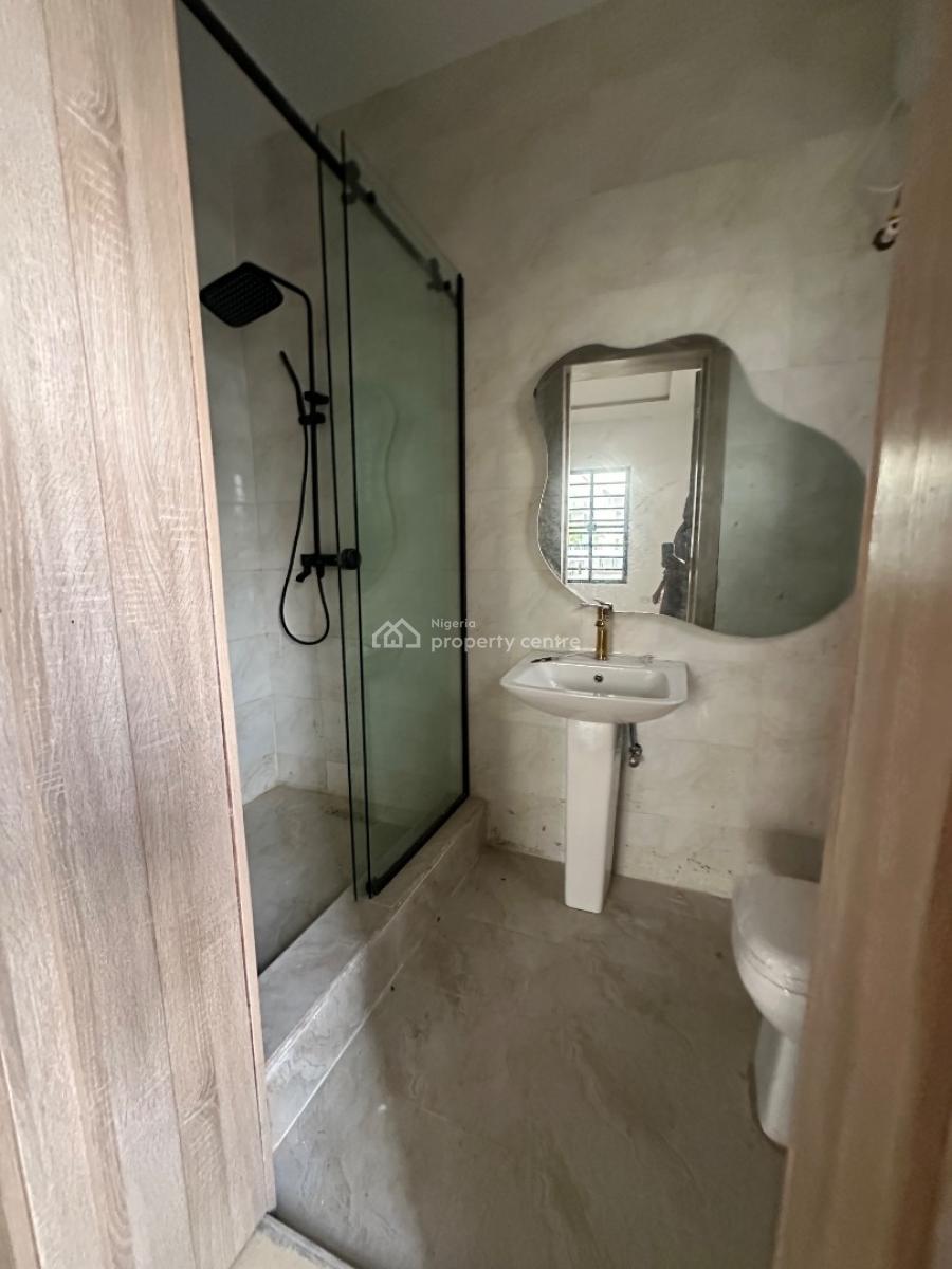 Specious 3 Bedroom Flat, Ologolo, Lekki, Lagos, Flat / Apartment for Rent