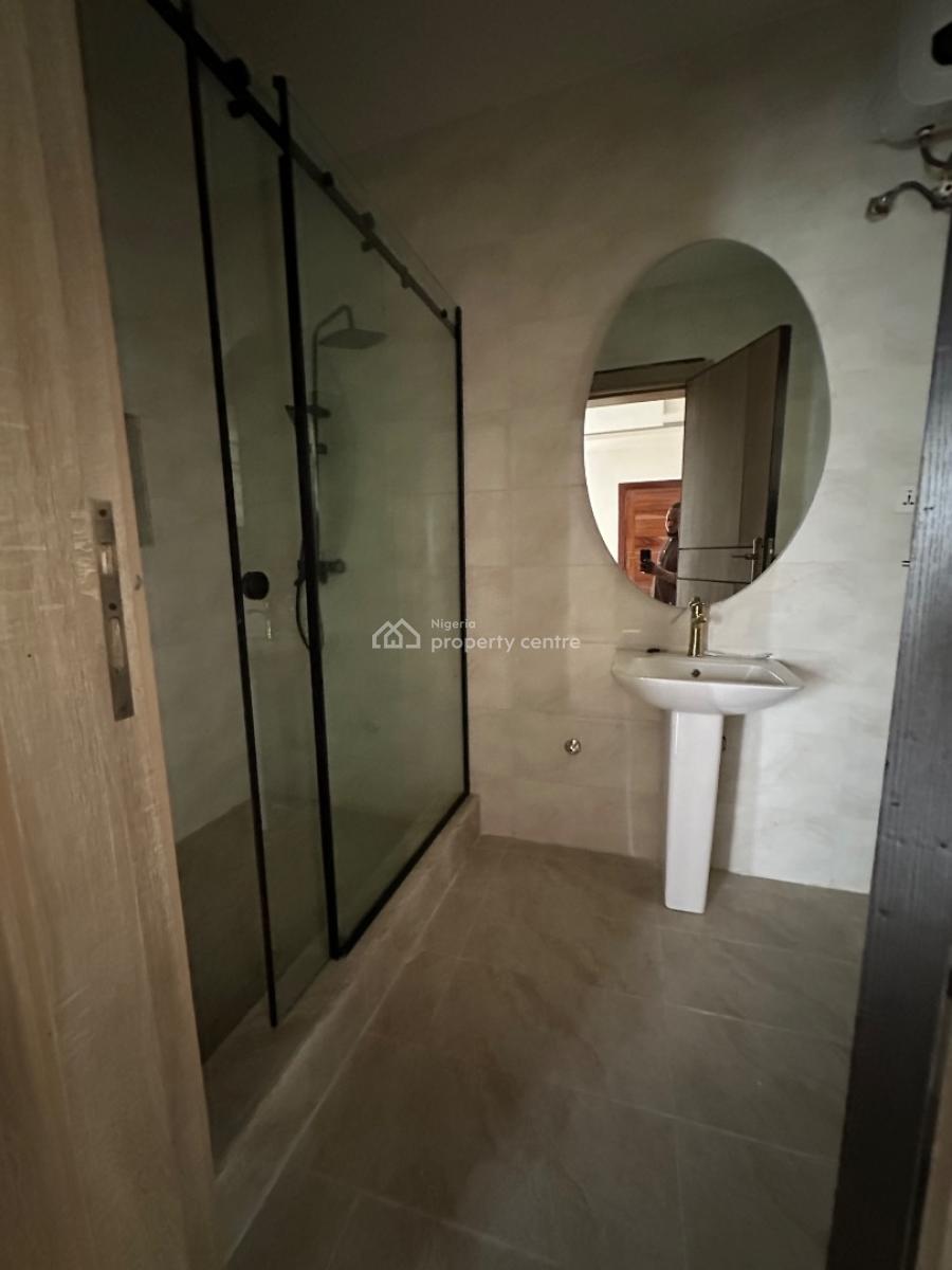 Specious 3 Bedroom Flat, Ologolo, Lekki, Lagos, Flat / Apartment for Rent