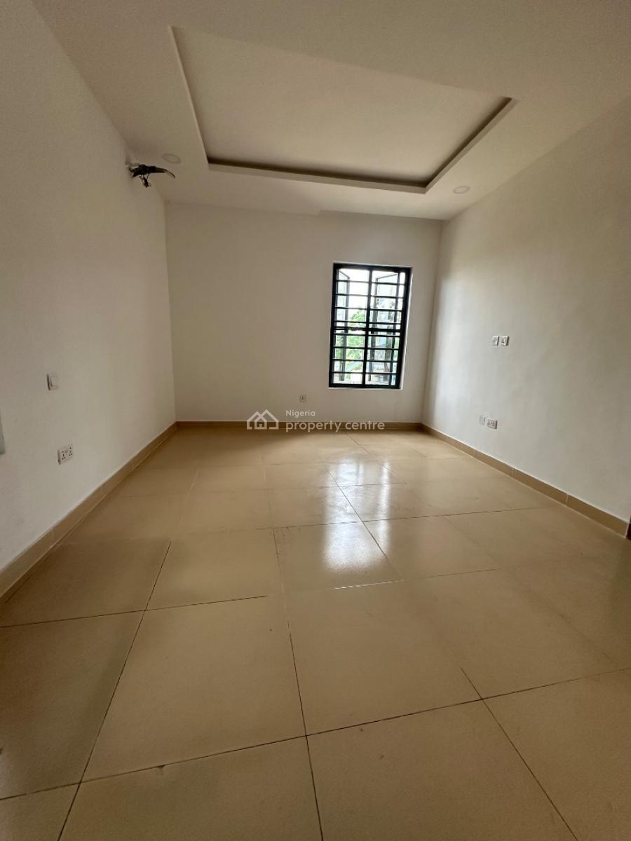 Specious 3 Bedroom Flat, Ologolo, Lekki, Lagos, Flat / Apartment for Rent