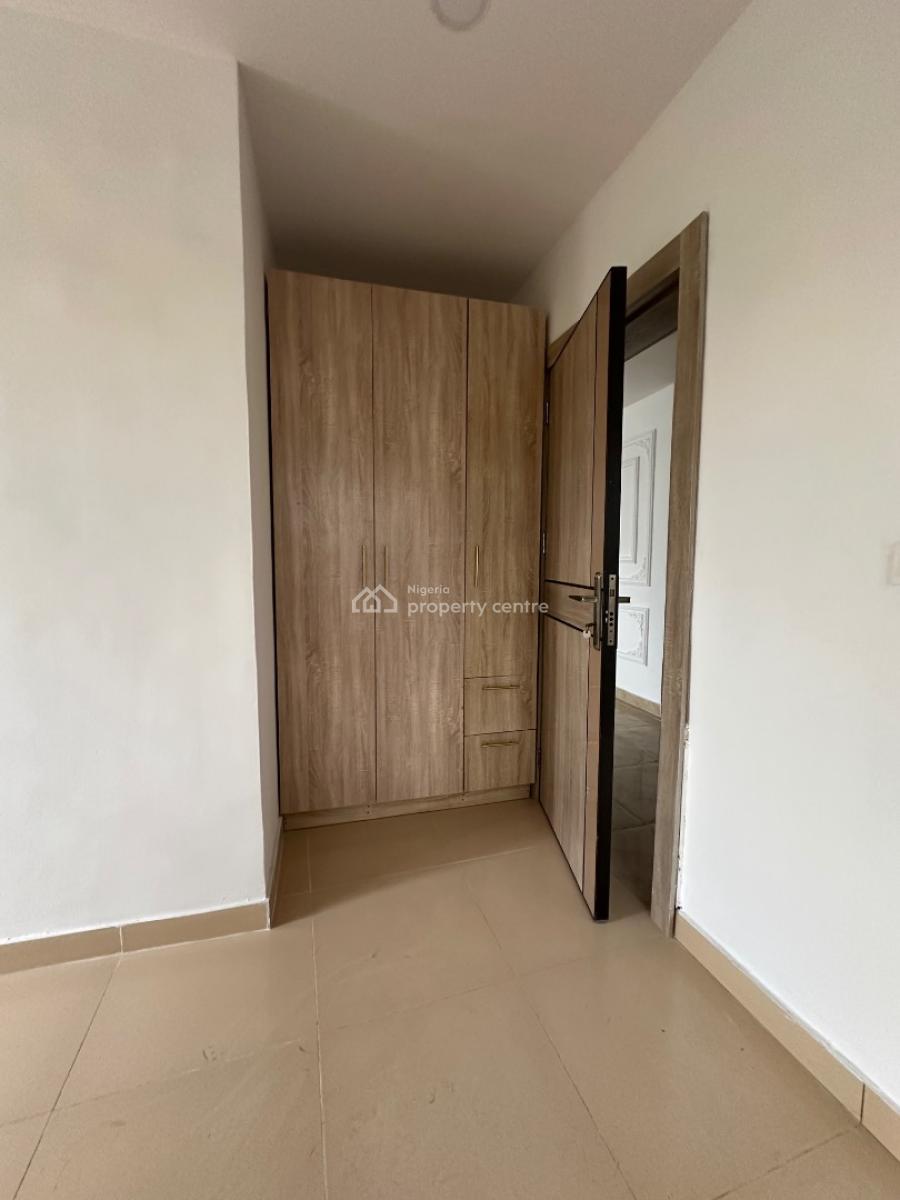 Specious 3 Bedroom Flat, Ologolo, Lekki, Lagos, Flat / Apartment for Rent