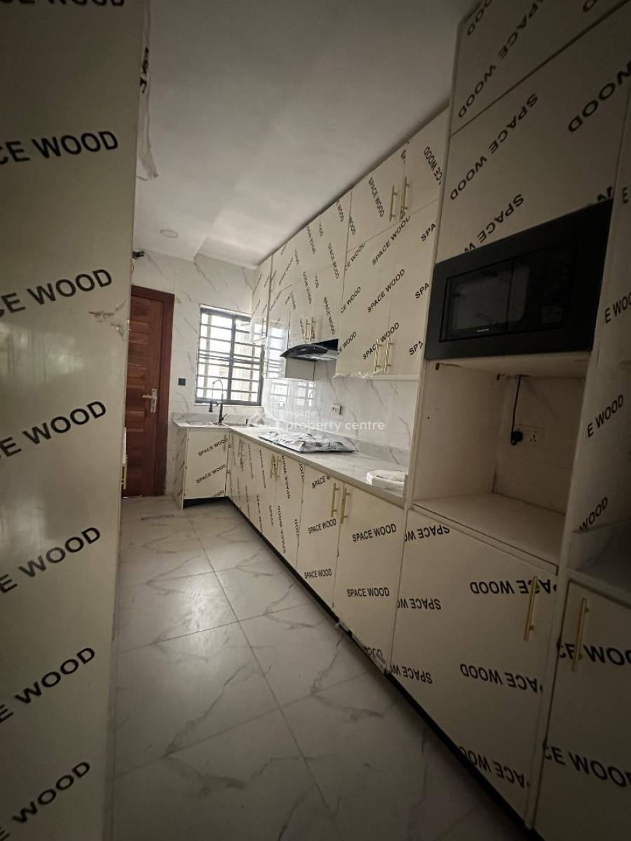 Specious 3 Bedroom Flat, Ologolo, Lekki, Lagos, Flat / Apartment for Rent