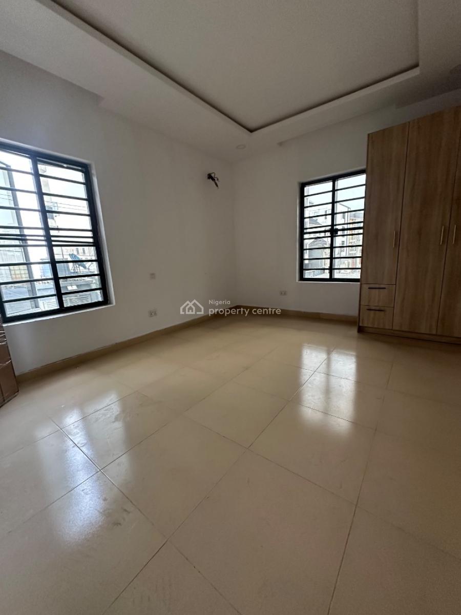Specious 3 Bedroom Flat, Ologolo, Lekki, Lagos, Flat / Apartment for Rent