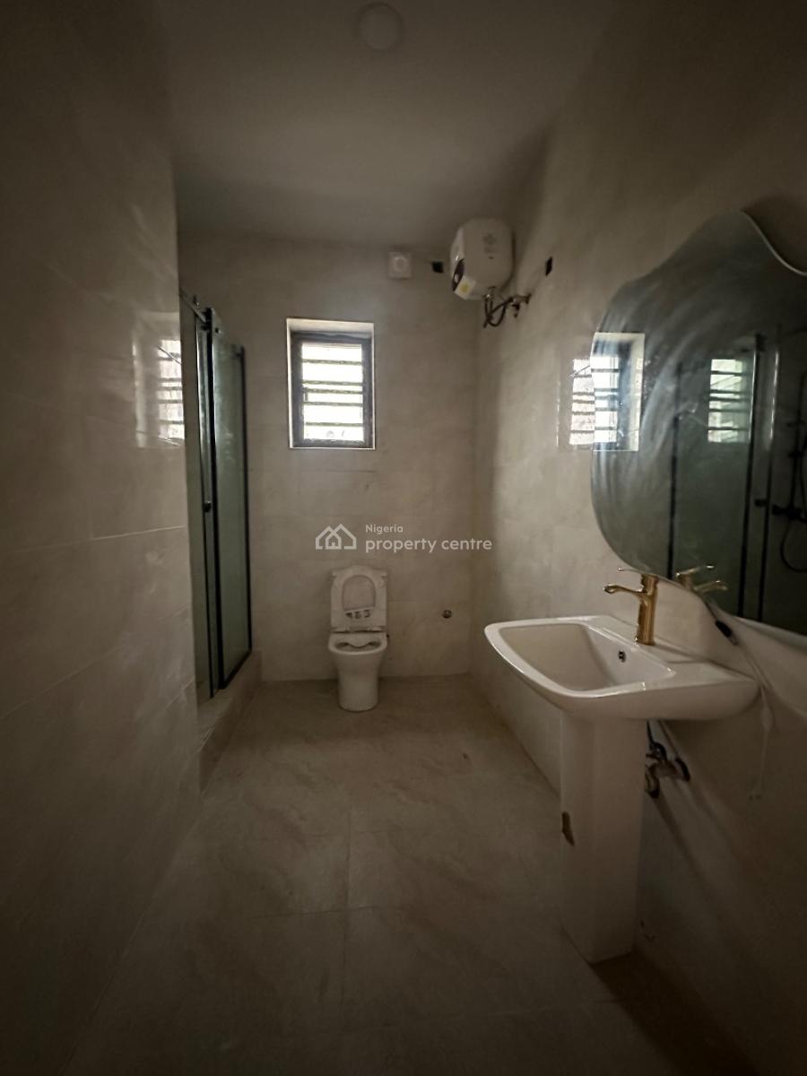 Specious 3 Bedroom Flat, Ologolo, Lekki, Lagos, Flat / Apartment for Rent