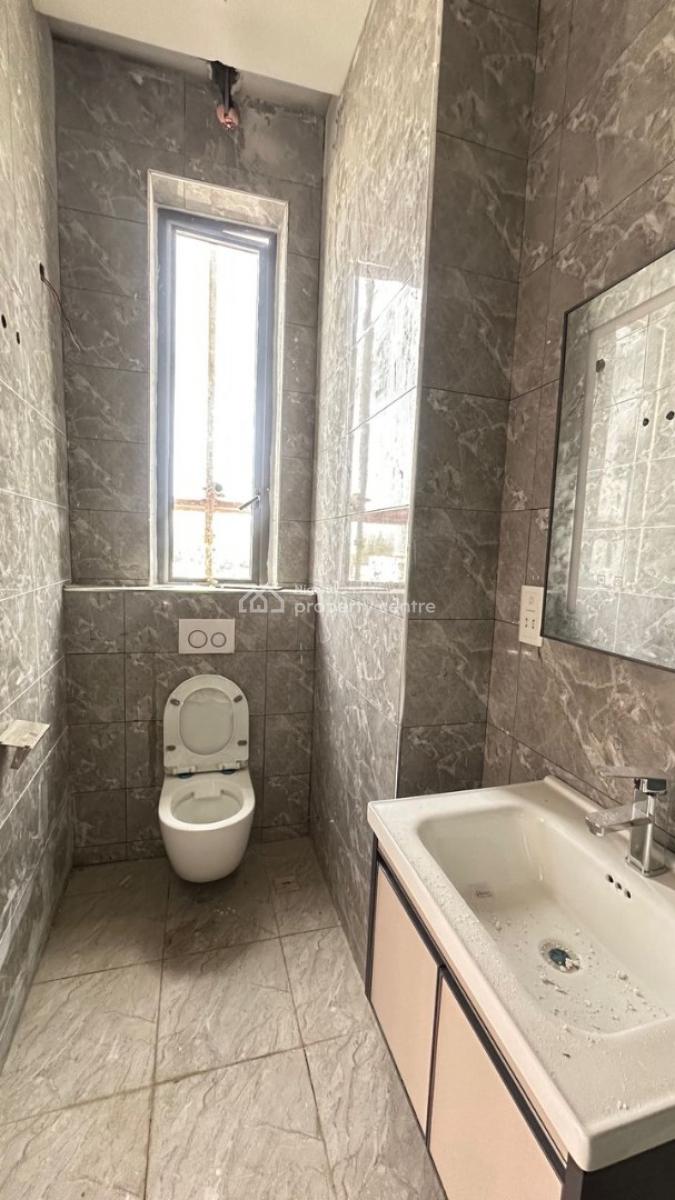 2 Bedrooms Flat with Bq, Periwinkle Estate, Lekki Phase 1, Lekki, Lagos, Flat / Apartment for Sale