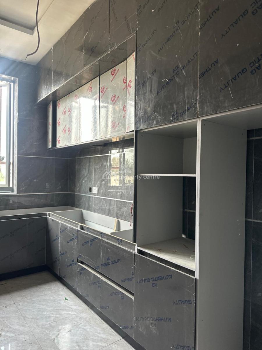 2 Bedrooms Flat with Bq, Periwinkle Estate, Lekki Phase 1, Lekki, Lagos, Flat / Apartment for Sale