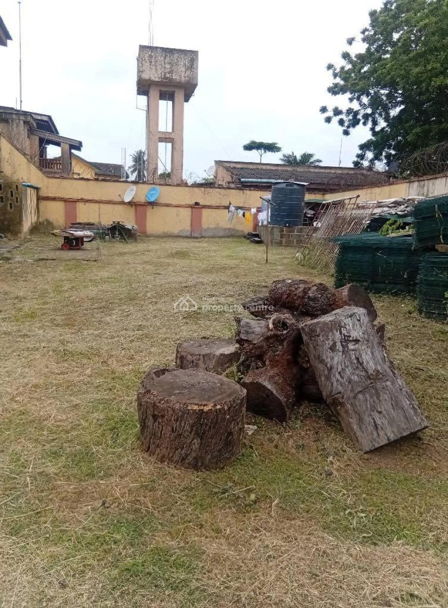 a Building of 1unit of 5bedroom with 2big Palour and 4bq, Gra, Apapa, Lagos, Detached Duplex for Sale