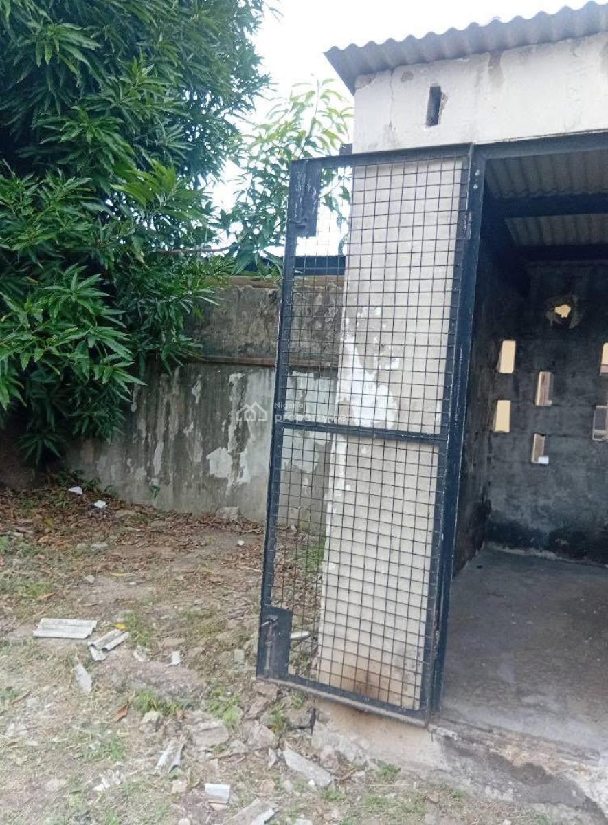 a Building of 1unit of 5bedroom with 2big Palour and 4bq, Gra, Apapa, Lagos, Detached Duplex for Sale