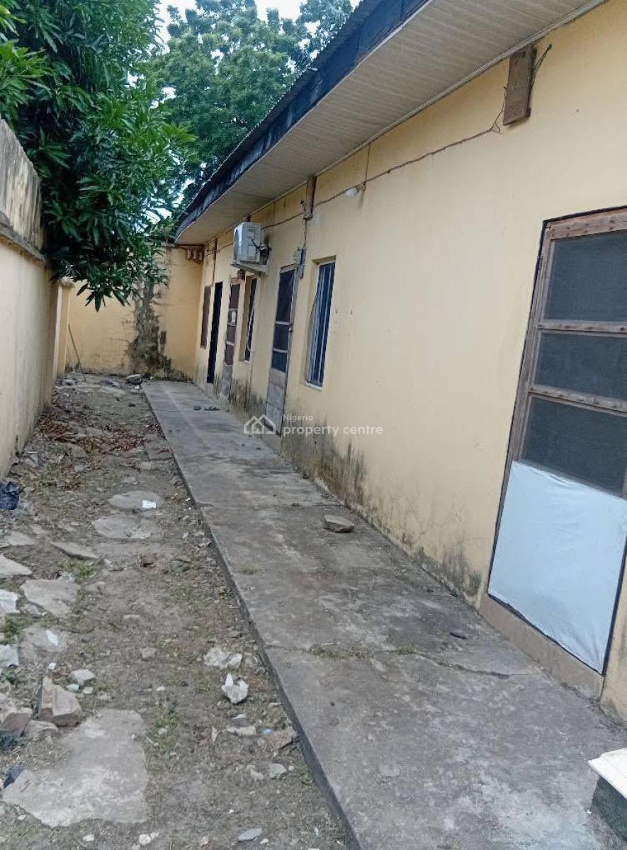 a Building of 1unit of 5bedroom with 2big Palour and 4bq, Gra, Apapa, Lagos, Detached Duplex for Sale