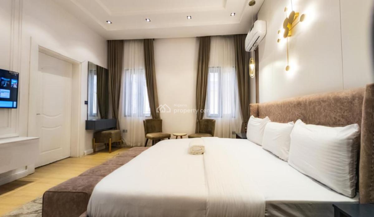 Fully Furnished 3-bedroom Pent Floor with Bq, Lekki Phase 1, Lekki, Lagos, Flat / Apartment for Rent