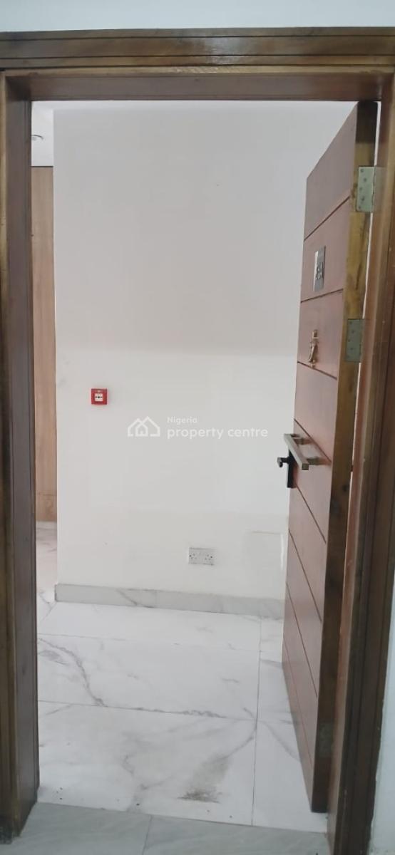Spacious 2 Bedroom Flat in a Fully Serviced Building, Freedom Way, Lekki Phase 1, Lekki, Lagos, Flat / Apartment for Rent