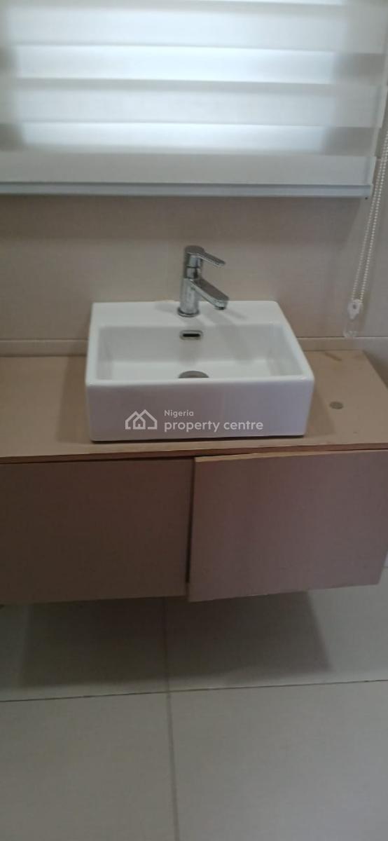 Spacious 2 Bedroom Flat in a Fully Serviced Building, Freedom Way, Lekki Phase 1, Lekki, Lagos, Flat / Apartment for Rent