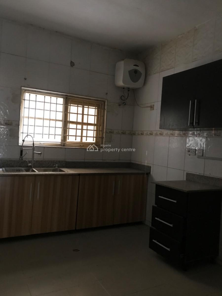 Very Massive and Serviced 3 Bedrooms Flat with Bq, Off Fola Osibo Street, Lekki Phase 1, Lekki, Lagos, Flat / Apartment for Rent