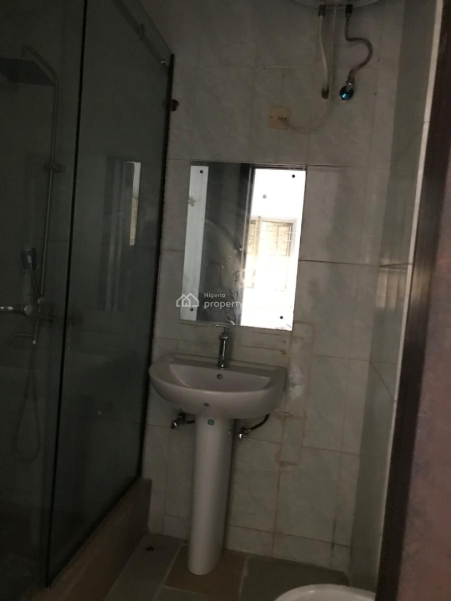 Very Massive and Serviced 3 Bedrooms Flat with Bq, Off Fola Osibo Street, Lekki Phase 1, Lekki, Lagos, Flat / Apartment for Rent