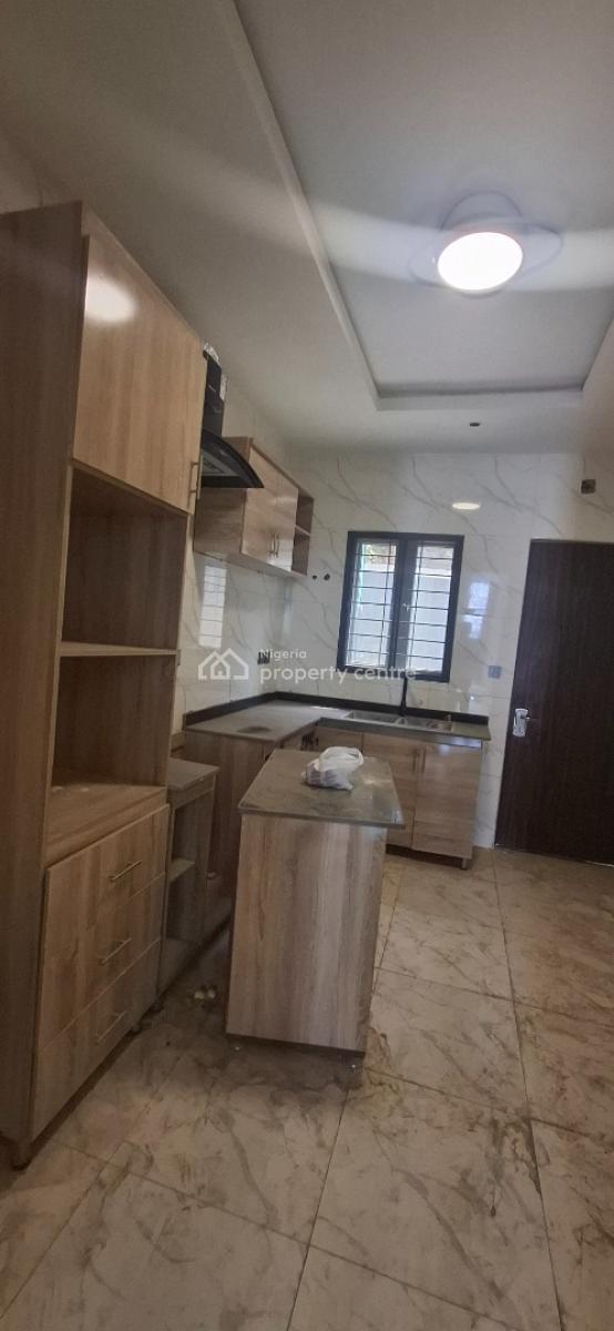 Standard 4 Bedroom Terrace with Bq, Guzape District, Abuja, Terraced Duplex for Rent